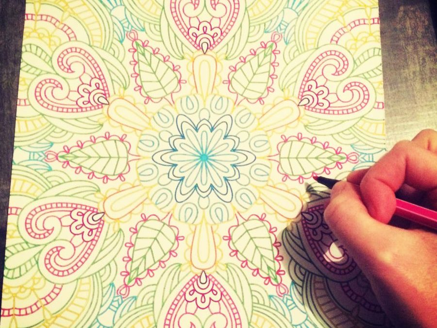 Stress : pourquoi investir dans un livre de coloriage pour adultes ?