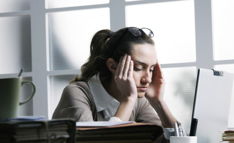 En quoi est dû le stress chronique ?