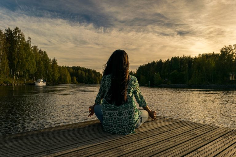 Pratiquer la respiration profonde et la méditation