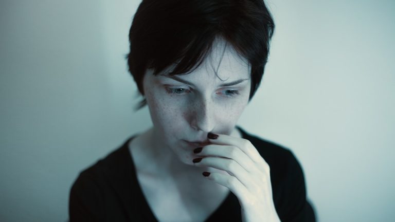 4 causes d’anxiété (et comment les surmonter)