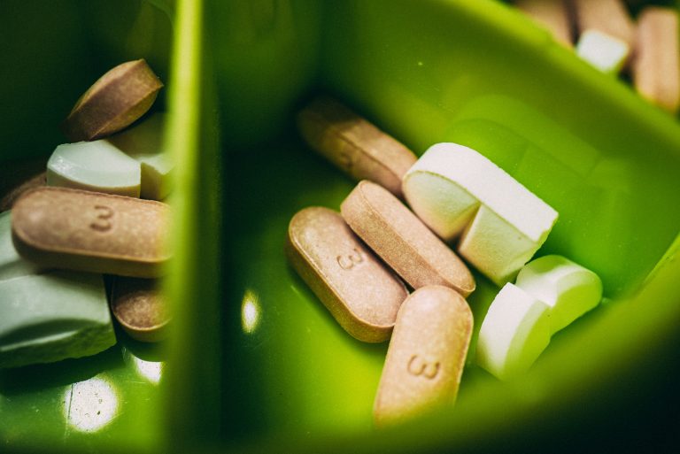 Les 5 meilleures vitamines pour la croissance des cheveux (+3 autres nutriments)