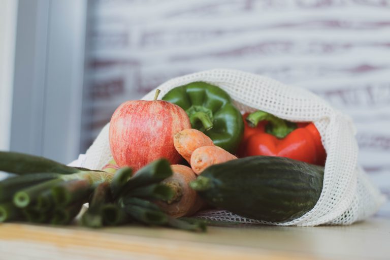 5 astuces pour éliminer un maximum de pesticides sur nos fruits et légumes