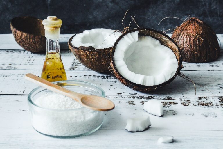 L’huile de coco : 10 utilisations et bienfaits pour la santé et beauté