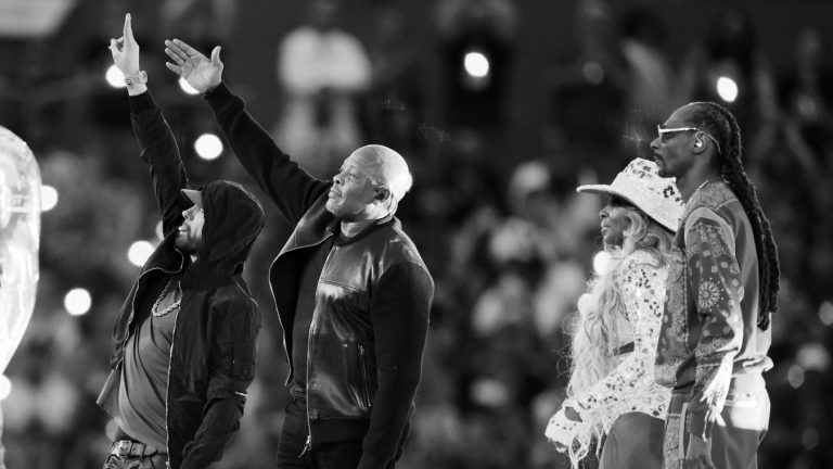 Dr. Dre, Snoop Dogg, Eminem, Mary J. Blige, Kendrick Lamar: rap et hip-hop ont rythmé la mi-temps du Super Bowl, le show à voir ou à revoir en vidéos!