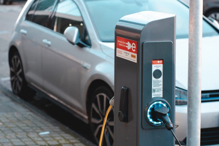 Peut-on se passer d’une borne de recharge pour sa voiture électrique ?