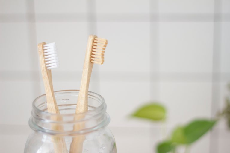 Brosse à dents en bambou : une alternative naturelle et zéro-déchet Brosse à dents en bambou : une alternative naturelle et zéro-déchet
