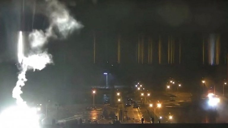 Ukraine: les marchés asiatiques chutent après le bombardement d’une centrale nucléaire