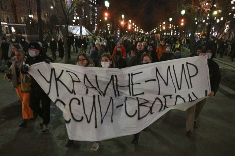 En Russie, dans la rue et derrière les écrans, un mouvement anti-guerre