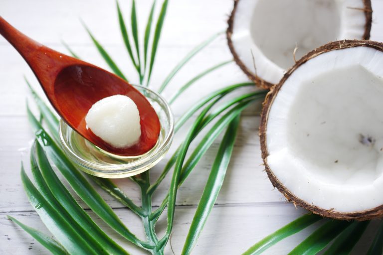 Noix de coco : des bienfaits insoupçonnés de son huile