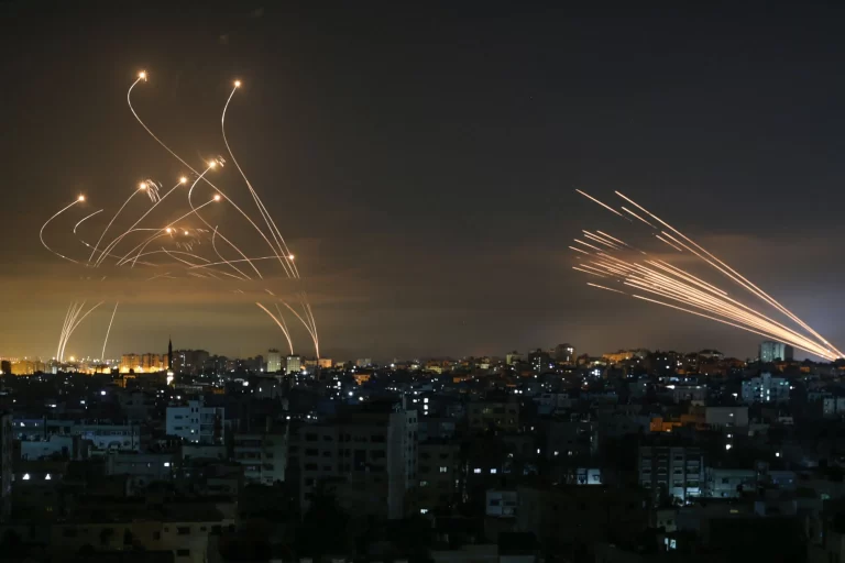 Le conflit Israël-Gaza s’intensifie à la suite d’attentats à la roquette et terroristes palestiniens