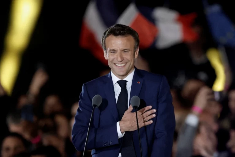 Macron réélu mais le gros score de Le Pen montre une France de plus en plus divisée