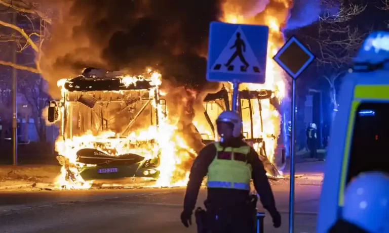 Suède : trois blessés lors d’une manifestation contre un rassemblement d’extrême droite