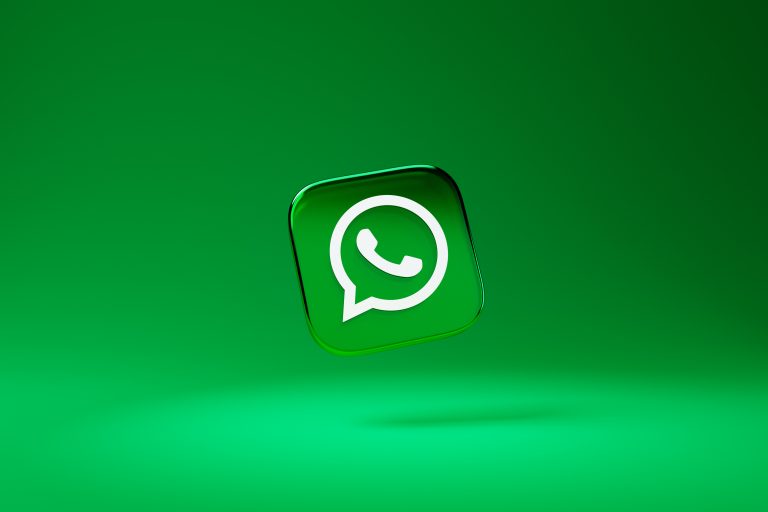 WhatsApp déploie des super emoji, des fichiers plus volumineux et des groupes massifs