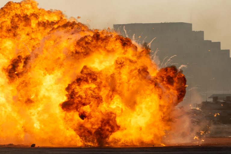 2 suspects recherchés alors que 100 personnes meurent dans l’explosion d’une raffinerie de pétrole au Nigeria 2 suspects recherchés alors que 100 personnes meurent dans l’explosion d’une raffinerie de pétrole au Nigeria