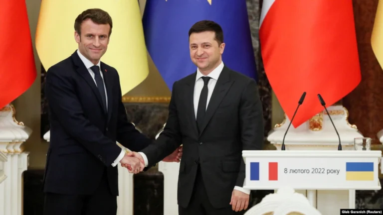 Macron a prévenu qu’une éventuelle adhésion de l’Ukraine à l’UE prendrait « des décennies »