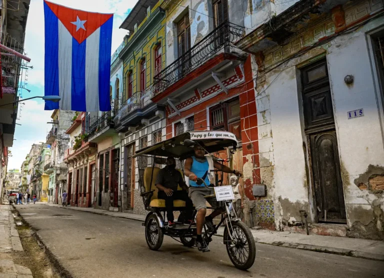 Les États-Unis lèvent certaines restrictions de l’ère Trump sur Cuba, y compris les limites sur les voyages et les envois de fonds