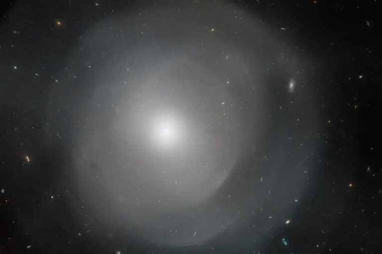 Le télescope Hubble a découvert une nouvelle galaxie avec un environnement mystérieux