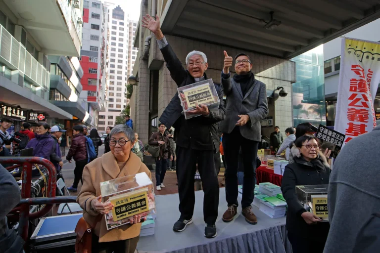 La police de Hong Kong arrête le cardinal Joseph Zen pour sécurité nationale