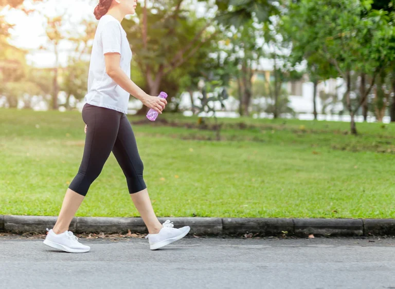 Comment marcher 30 minutes peut brûler jusqu’à 150 calories