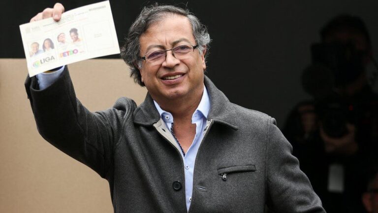 Gustavo Petro: le premier président de gauche fait face à un défi difficile en Colombie