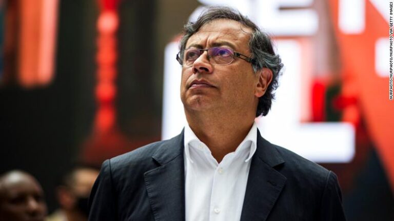 Le candidat de gauche et ancien guérillero Gustavo Petro remporte la présidentielle colombienne