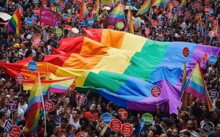 Turquie : près de 400 participants à la Marche des fiertés libérés après le défilé d’Istanbul