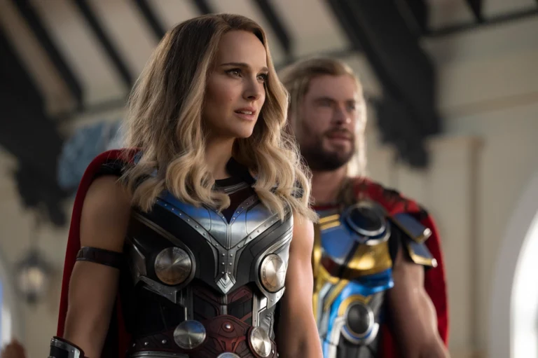 Mighty Natalie Portman: comment elle est sortie des coulisses de Marvel pour brandir le marteau de Thor