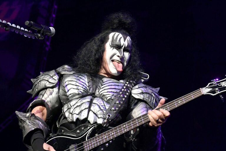 Gene Simmons prend sa retraite avec KISS par « respect de soi » et « amour » pour les fans