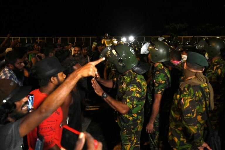 Des raids militaires dans des camps de protestation au Sri Lanka, des dirigeants arrêtés