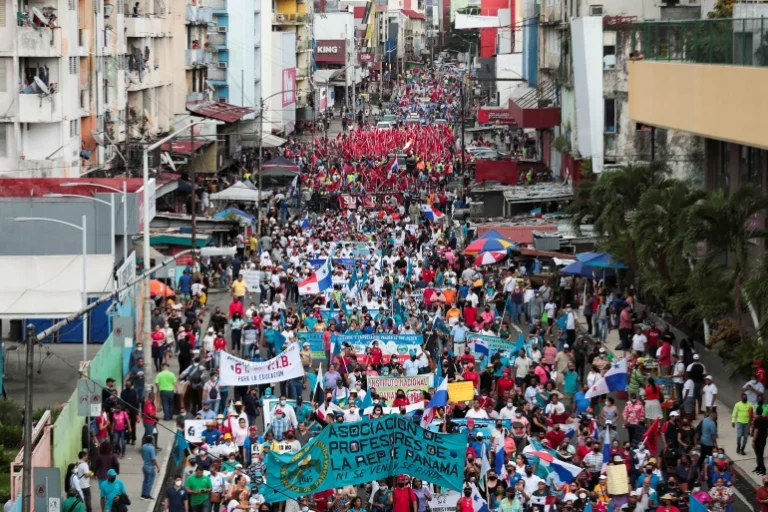 Qu’est-ce qui se cache derrière les plus grandes manifestations au Panama depuis des années ?