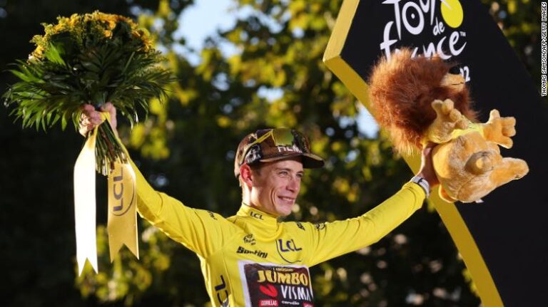 Le cycliste danois Jonas Vingaard remporte son premier titre du Tour de France Le cycliste danois Jonas Vingaard remporte son premier titre du Tour de France