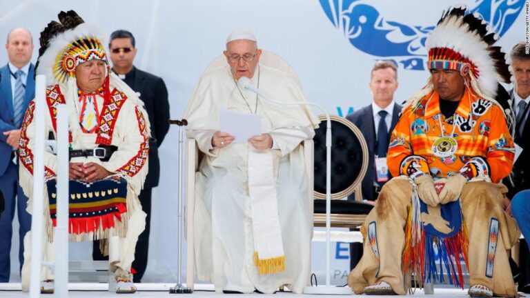 Le pape est allé au Canada pour s’excuser. Pour certains survivants de l’école autochtone, il a déclenché plus de douleur Le pape est allé au Canada pour s’excuser. Pour certains survivants de l’école autochtone, il a déclenché plus de douleur