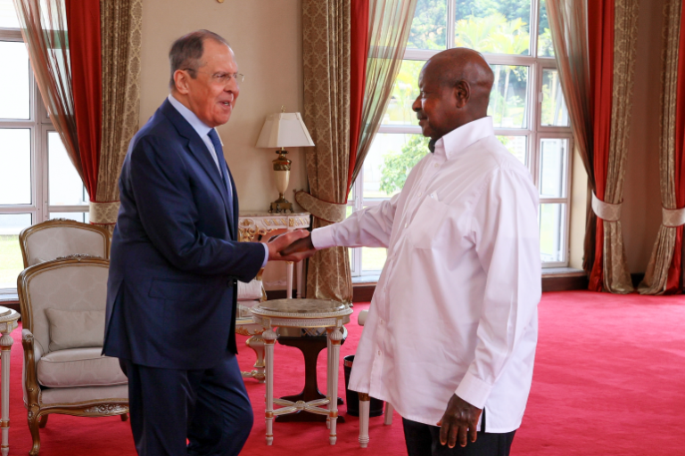 L’Ougandais Museveni vante les liens Afrique-Russie lors de sa visite à Lavrov