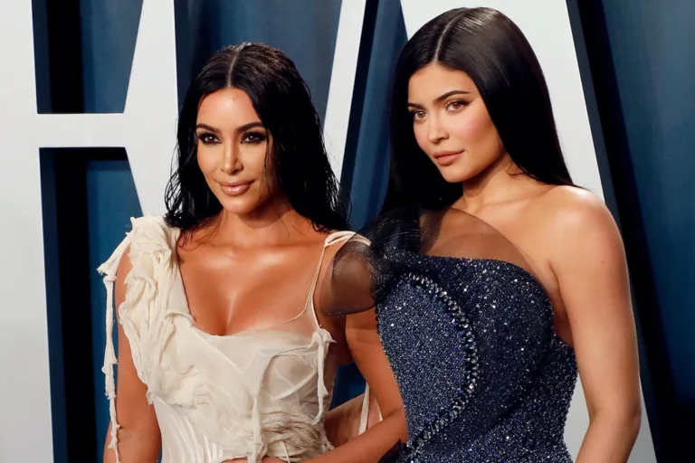 Le chef d’Instagram répond à Kylie Jenner, Kim Kardashian partageant une pétition pour que l’application « arrête d’essayer d’être TikTok »