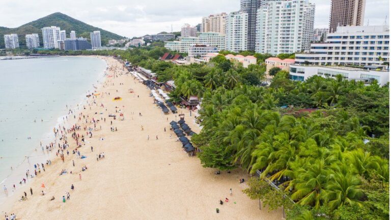 Verrouillage de la station balnéaire en Chine: s’échapper à Sanya uniquement pour faire face à de nouveaux freins