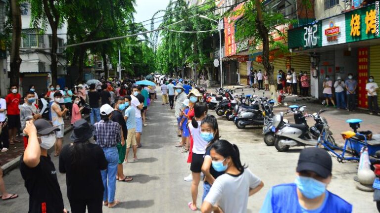 Le verrouillage de Covid bloque 80 000 touristes à « Hawaï en Chine »