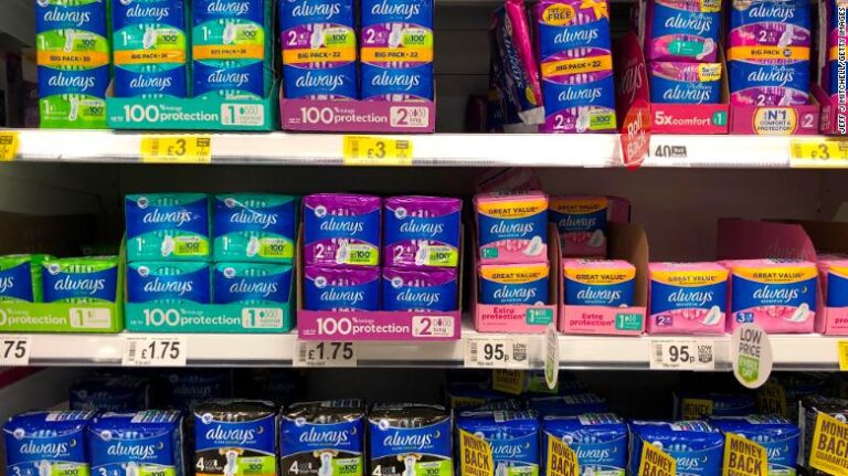 Les femmes en Écosse ont désormais le droit légal à des produits menstruels gratuits