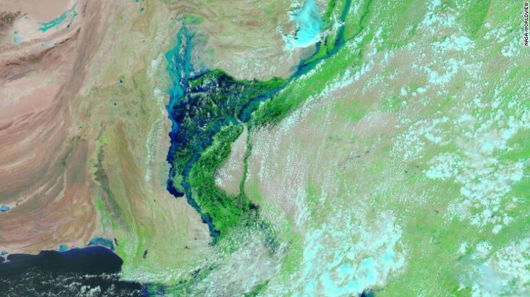 Les inondations meurtrières du Pakistan ont créé un immense lac intérieur de 100 km de large