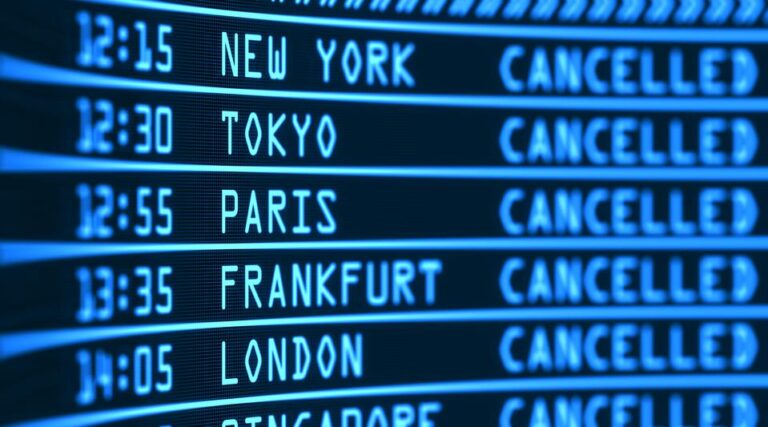 Plus de 900 vols américains annulés et 6 300 vols américains retardés dimanche