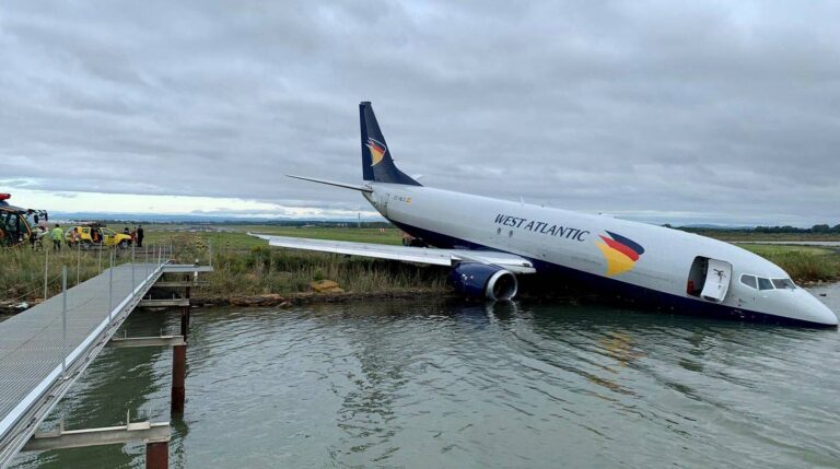 Un Boeing 737F de West Atlantic dépasse les limites et se retrouve dans l&rsquo;eau à l&rsquo;aéroport de Montpellier