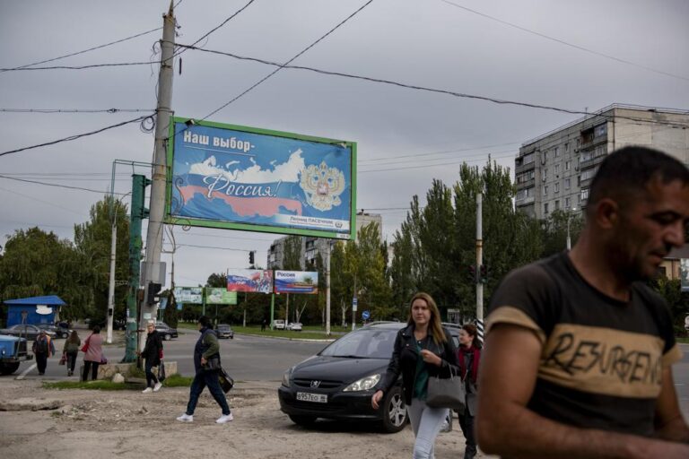 Les régions ukrainiennes tenues par Moscou dans un vote « fictif » pour rejoindre la Russie