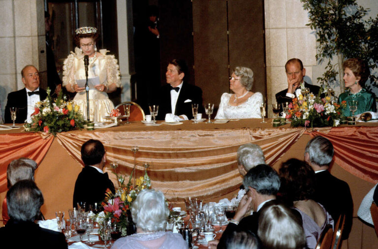 Le voyage « spectaculaire » de la reine Elizabeth II à San Francisco en 1983 a été gâché par une tragédie