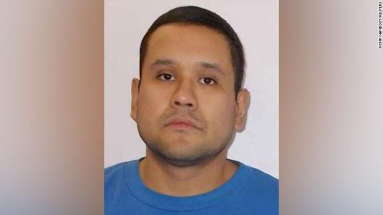 Le deuxième suspect des coups de couteau de masse en Saskatchewan est toujours en liberté après que son frère a été retrouvé mort