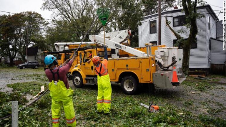Des centaines de milliers de personnes sans électricité au Canada atlantique après que Fiona gronde vers le nord