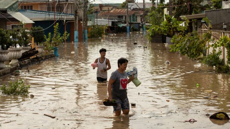 Le typhon Noru frappe les Philippines, tuant 5 personnes et laissant des villages en lambeaux