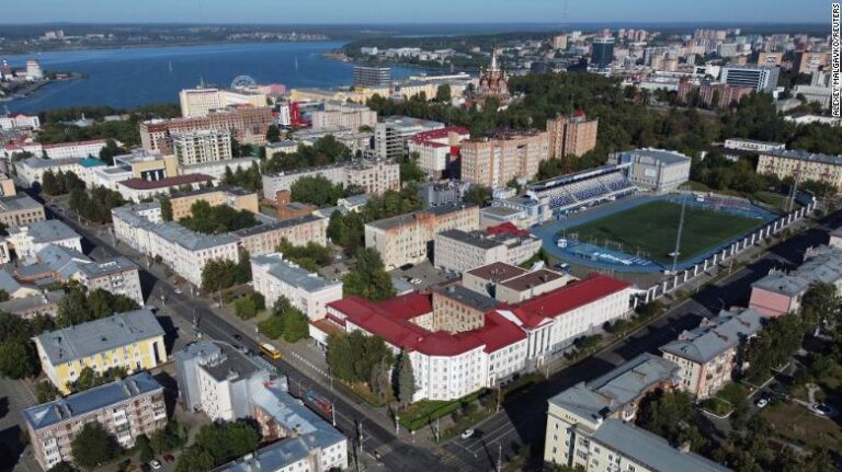 Au moins 5 enfants parmi les morts après que l&rsquo;agresseur a ouvert le feu dans une école en Russie