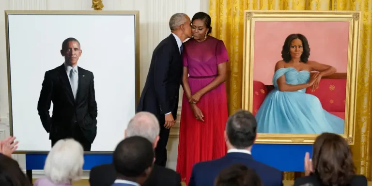 Barack et Michelle Obama dévoilent leurs portraits officiels lors d’une cérémonie à la Maison Blanche