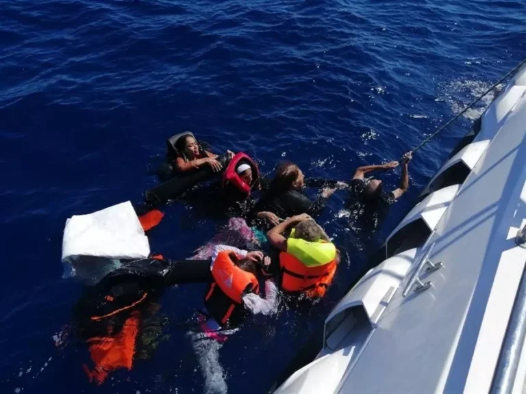 Six migrants périssent en mer après avoir été refoulés de Grèce, affirme la Turquie Six migrants périssent en mer après avoir été refoulés de Grèce, affirme la Turquie