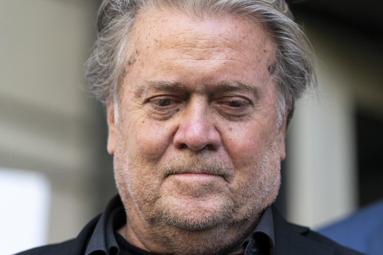 Steve Bannon, ex-conseiller de Trump, va faire face à des accusations de fraude à New York