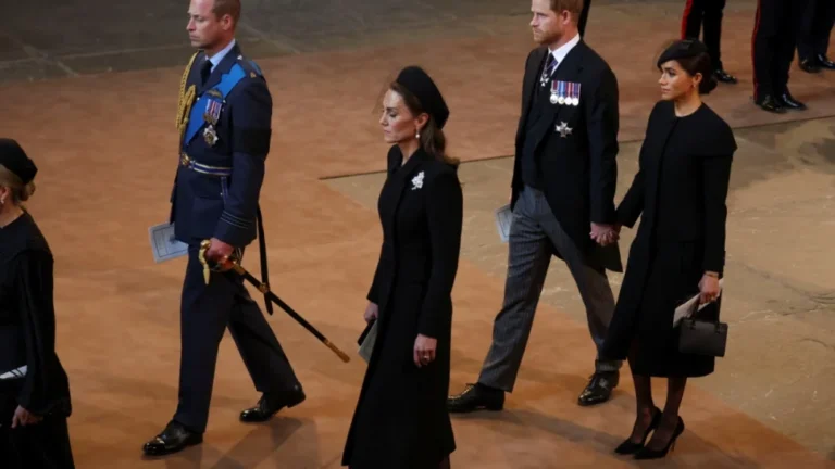 Comment Meghan Markle et Kate Middleton ont honoré la reine Elizabeth à son service